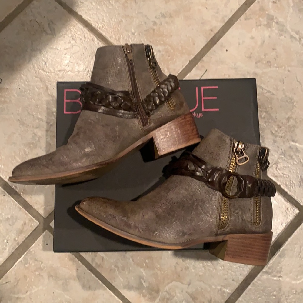 Chief Corky Booties - Picture 3 of 5